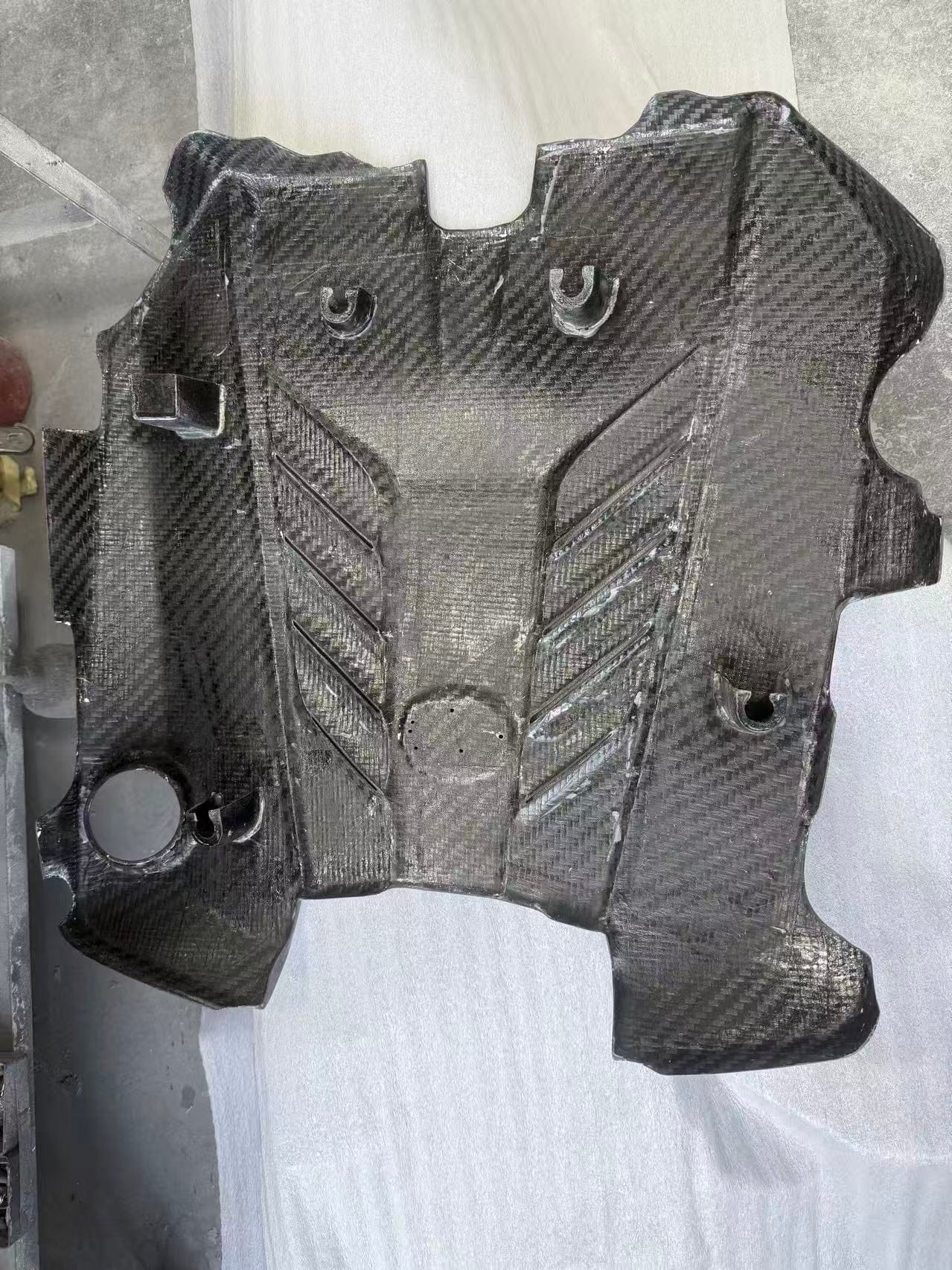 Lexus LC-500 URZ100 Pre-Preg Dry Carbon Engine Cover 2017+