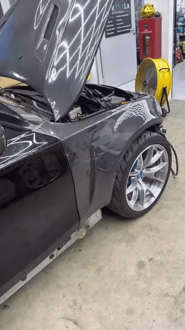 BMW 1 Series M Coupe E82 E88 Front Vents Fenders 2008-2013 Kazento Carbon Parts Carbon Fiber E82-FF-LN-CF