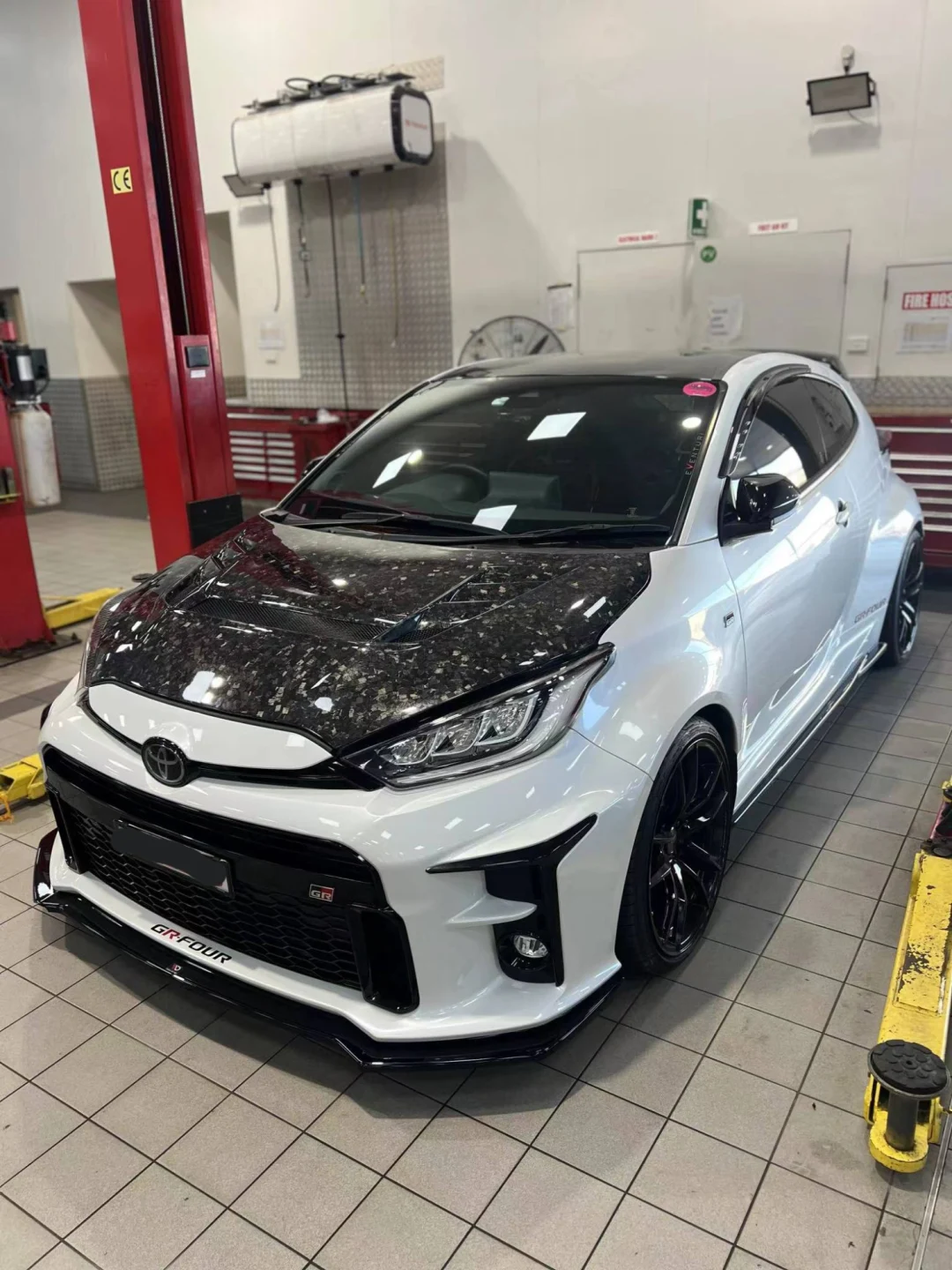 Toyota GR YARIS GXPA16 VRS STYLE VENTED HOOD