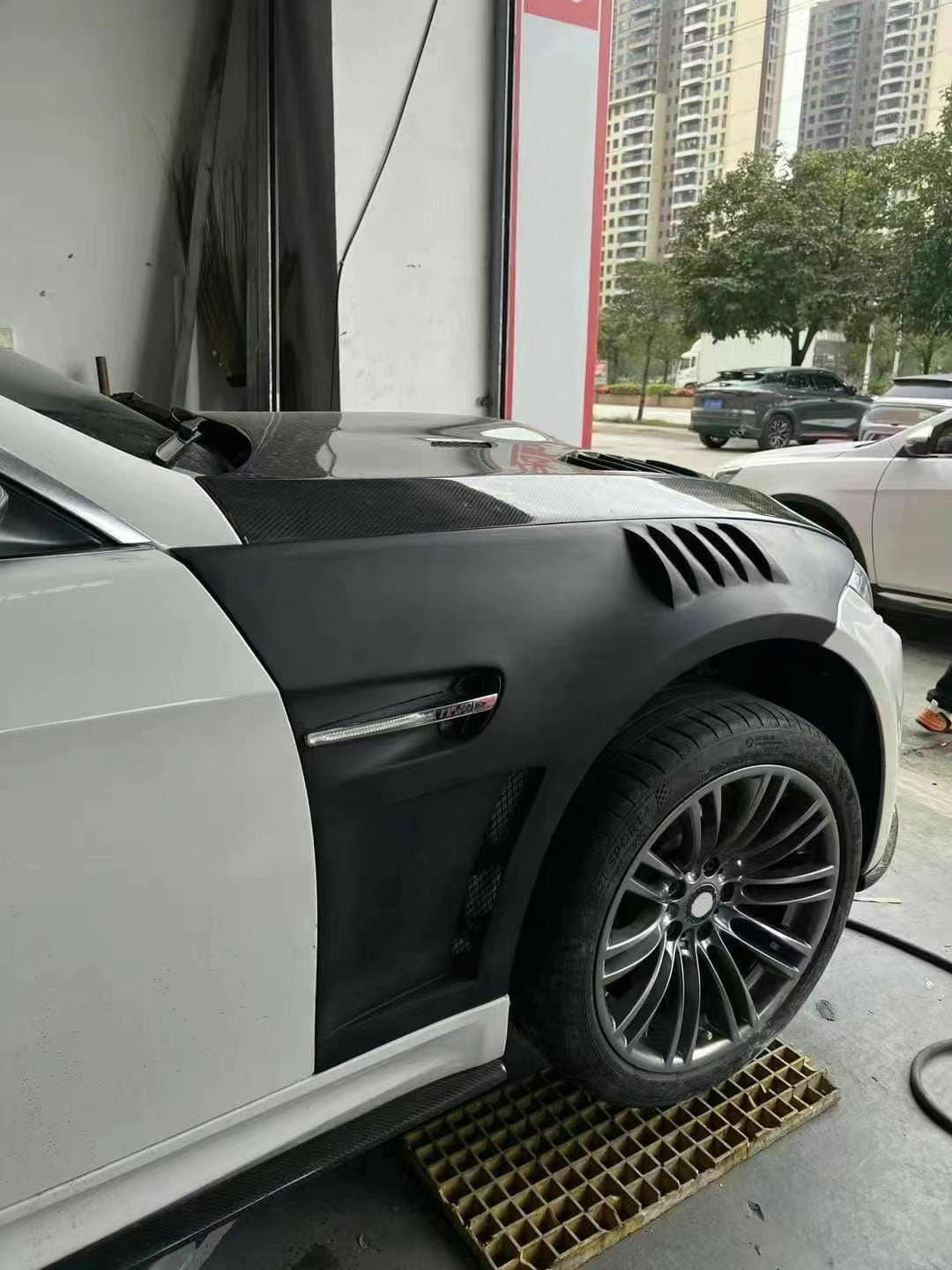 For BMW 3 Series E92 Real M3 Coupe 2006-13 GT Style Front Fender Carbon In Vents