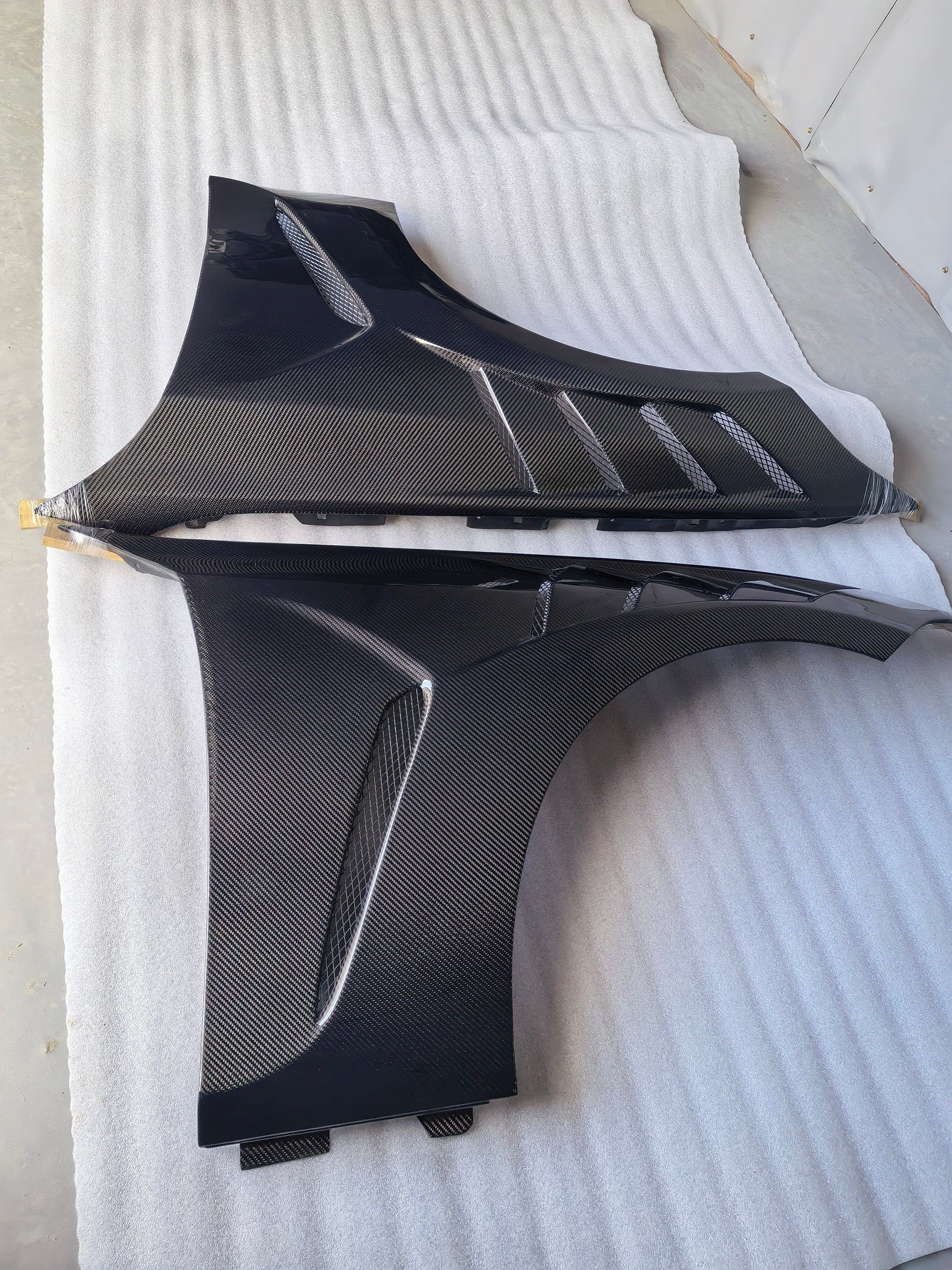 For BMW 3 Series G20 AE Style Front Vented Fender Pair 2019-2023