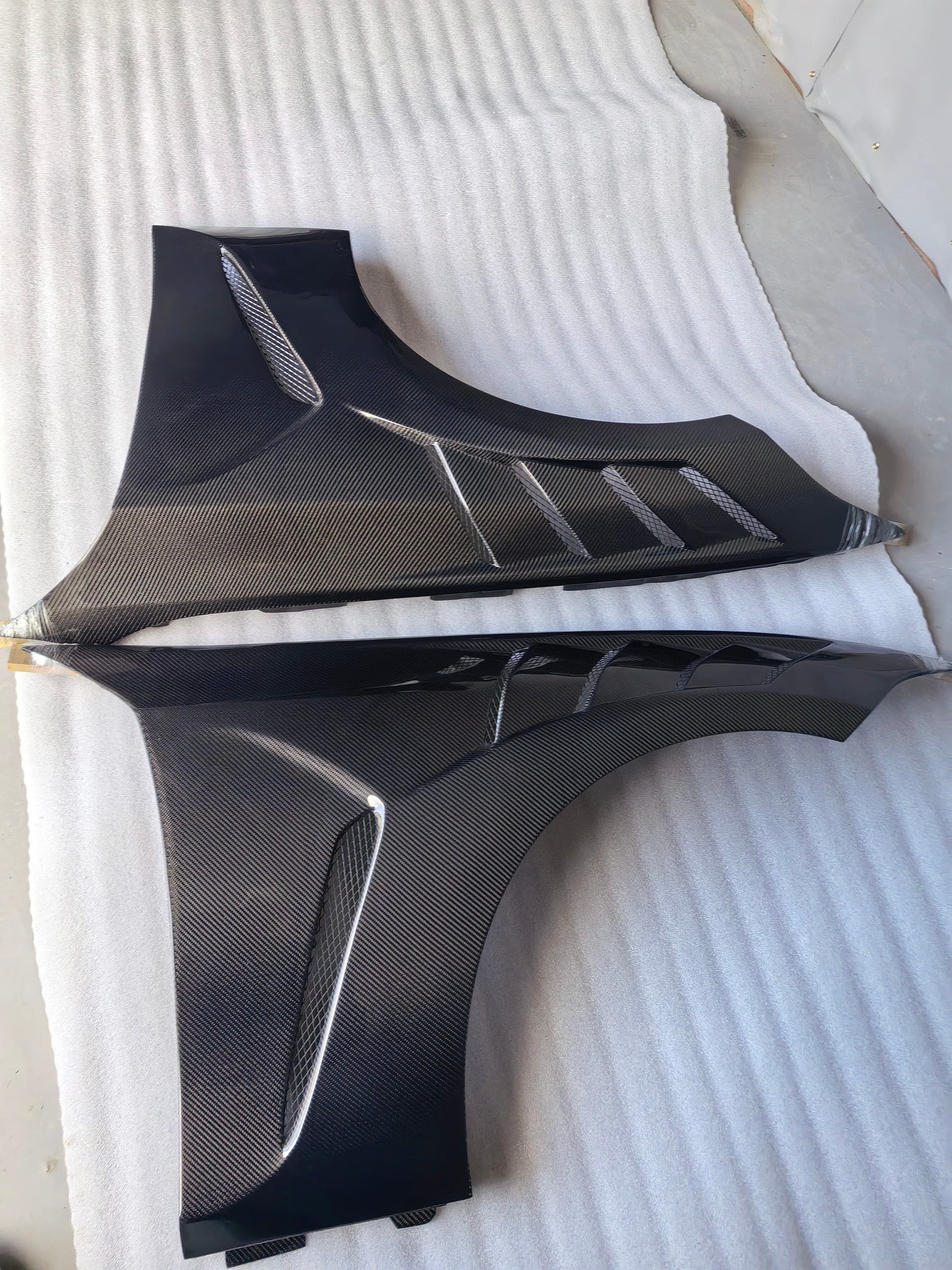 For BMW 3 Series G20 AE Style Front Vented Fender Pair 2019-2023