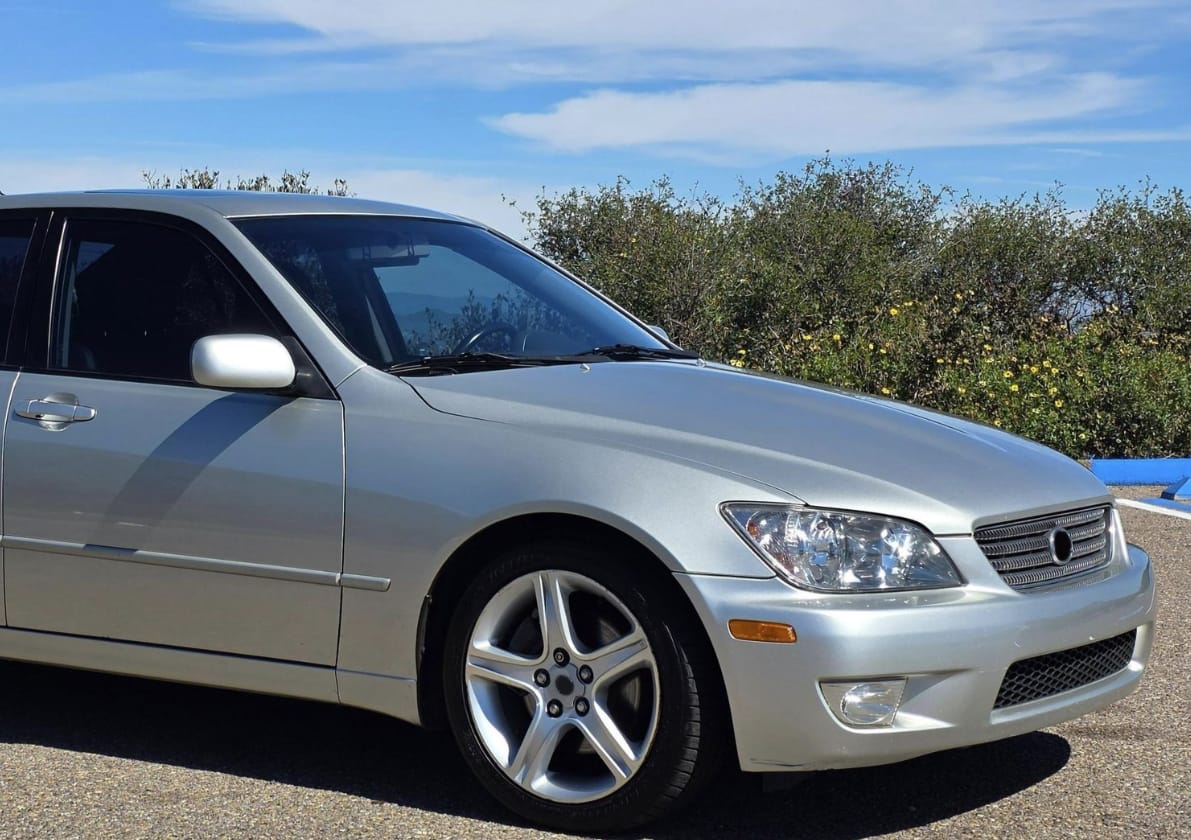 For Lexus XE10 IS200 IS300 Altezza V Style Front Vented Hood 1999-2005