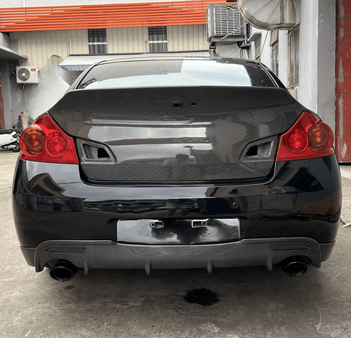 Infiniti G25/G35/G37/Q40 Sedan Ducktail Rear Trunk Boot Lid 2008-2013 (With Camera Hole)