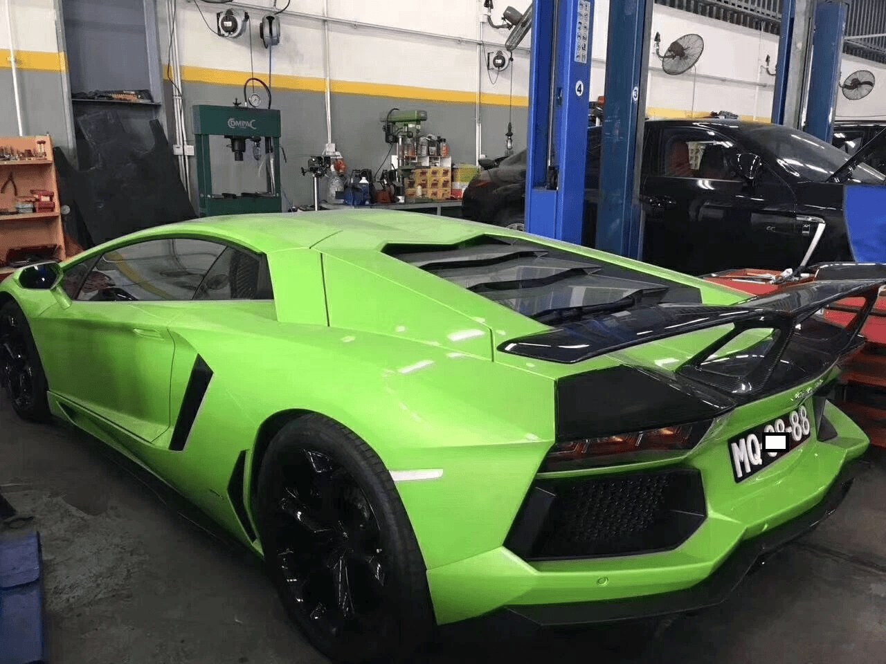 Lamborghini Aventador LP700 LP720 LP750 SV Style Rear GT Spoiler Wing