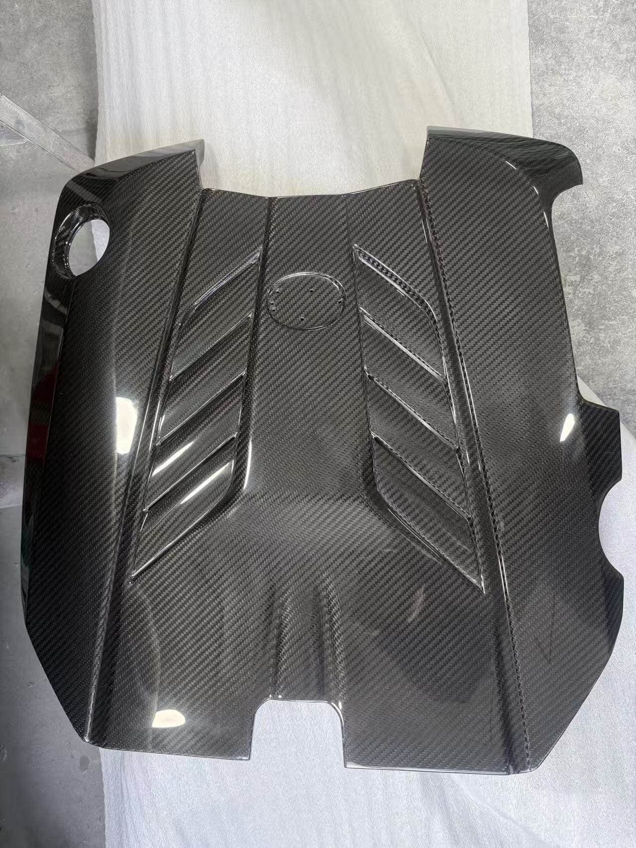 Lexus LC-500 URZ100 Pre-Preg Dry Carbon Engine Cover 2017+