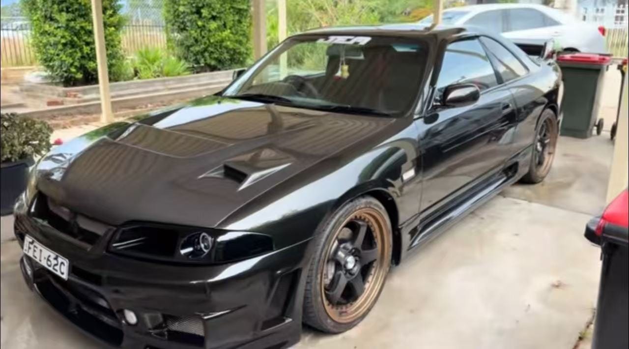 Nissan Skyline R33 GTS / GTS-T R1 Vented Hood Bonnet