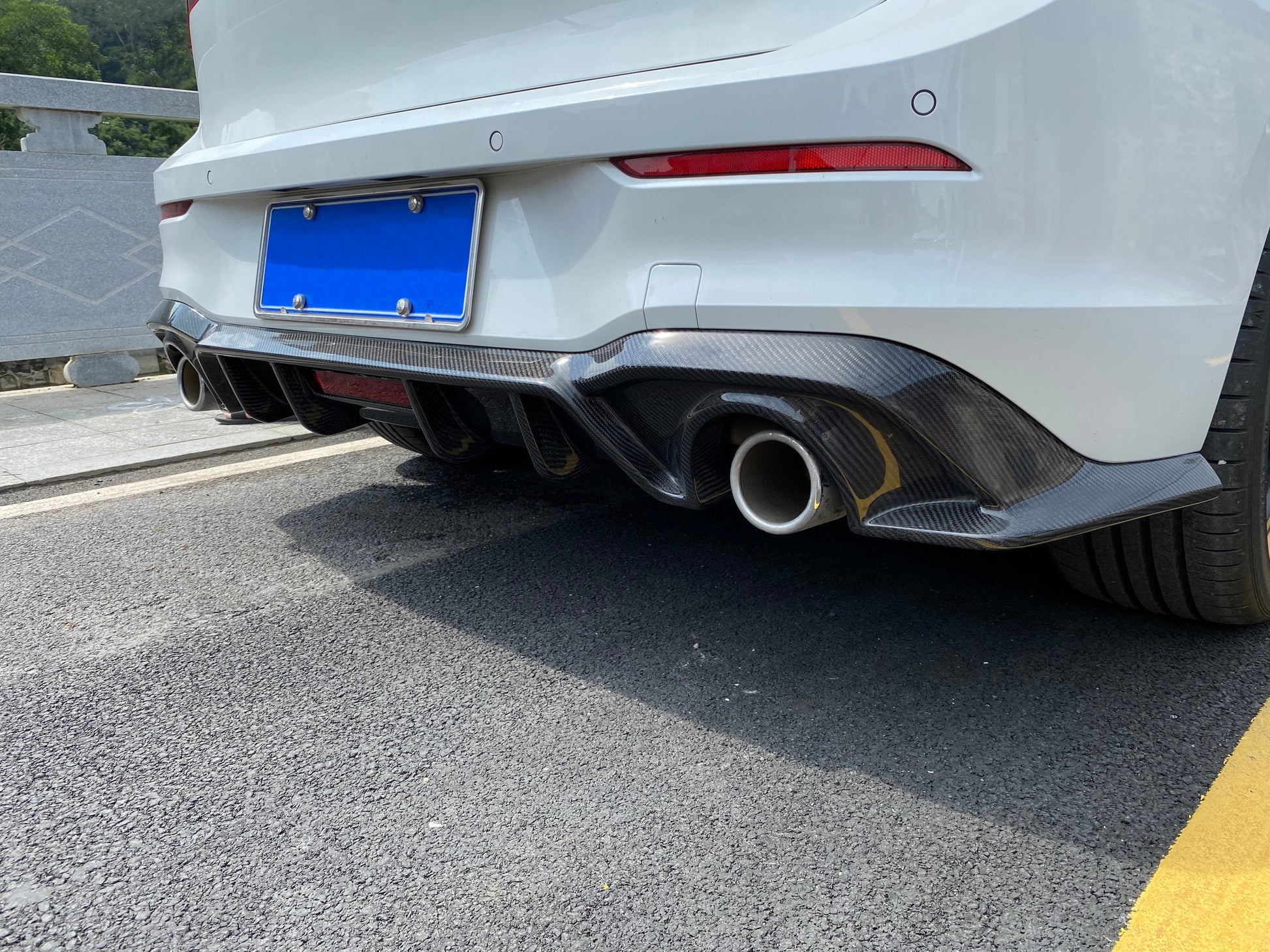 VW GOLF 8 R GTI REAR VALANCE Rear Diffuse with Light 2020+